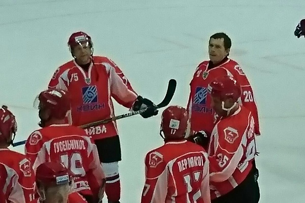 Игра в Финале VI Всероссийского Фестиваля по хоккею